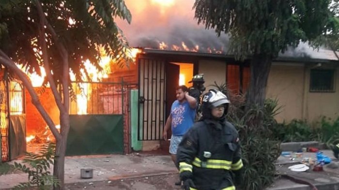 Incendio dejó dos fallecidos y tres viviendas dañadas en Renca