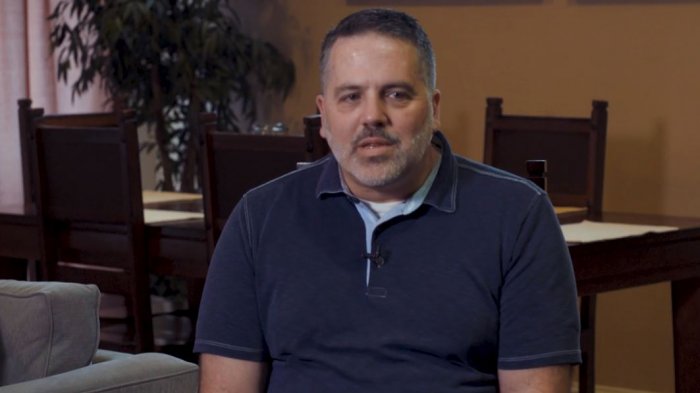 Se hizo un examen de ADN para conocer a su padre y descubrió que tenía tres hijas