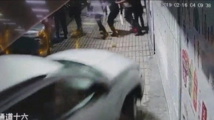 Los echaron de una disco por armar una pelea y terminaron atropellando a cinco personas en la vereda