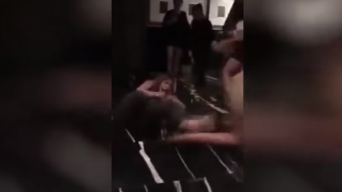Difunden video de golpiza a actriz en el baño de un bar: “Me pudieron haber matado”