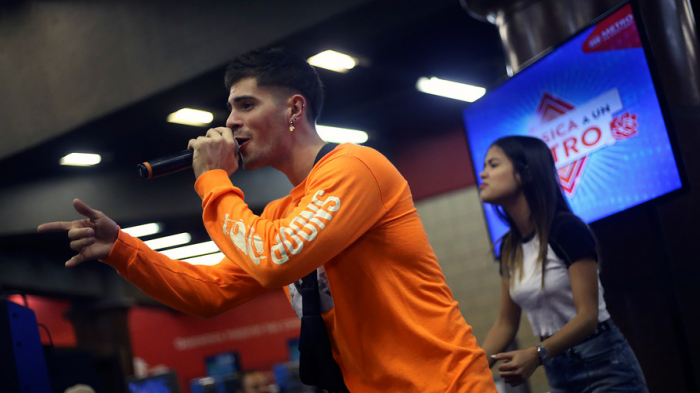 Metro de Santiago entregará 55 nuevas acreditaciones para músicos: Mira acá cómo postular