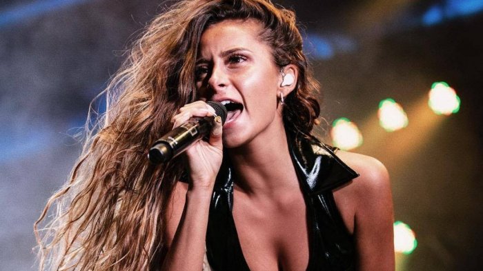 Camila Gallardo podría cantar un cover de Violeta Parra y otro de Fito Páez en el Festival de Viña