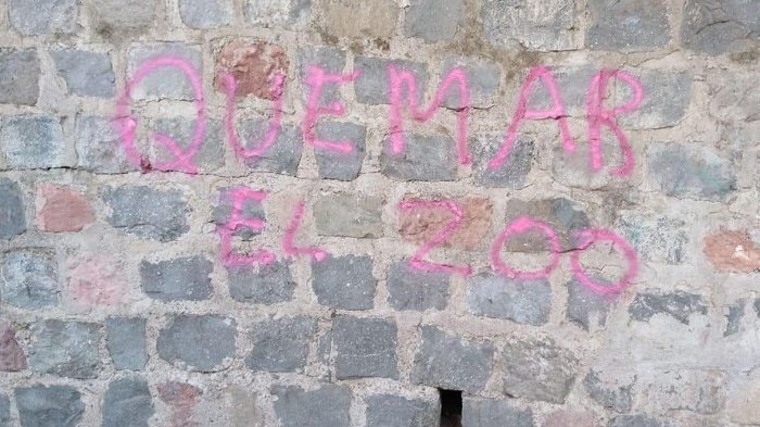 “Quemar el zoo”: Las fotos de los rayados que aparecieron hace semanas en el Parquemet