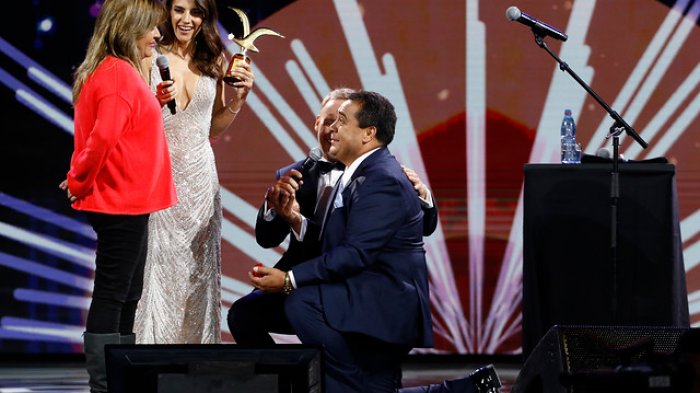 Dino Gordillo pidió matrimonio a su pareja sobre el escenario del Festival de Viña