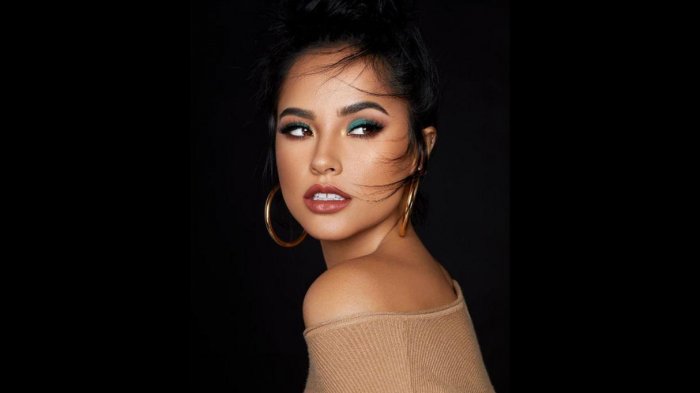 La artista que aún no edita un disco: El compilado ideal de las canciones esenciales de Becky G