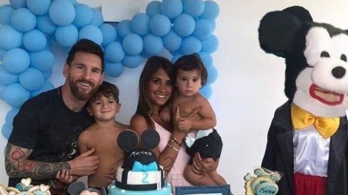 ¿Es real o no? La comentada foto del deforme Mickey Mouse en el cumpleaños del hijo de Leo Messi