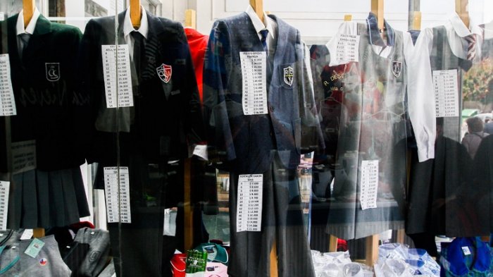 ¿Buscas uniformes más baratos? Sitio web ofrece tenidas escolares por sólo $5 mil