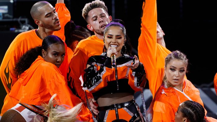 Becky G celebró su cumpleaños en la Quinta Vergara y se llevó las dos gaviotas en el cierre de Viña 2019