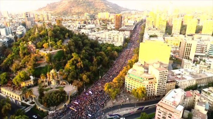 Así fue el 8M en Santiago, la marcha feminista más grande en la historia de Chile