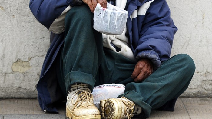 Hombre se hizo pasar por indigente y recaudó 400.000 dolares: Confesó el engaño y ahora enfrenta a la justicia