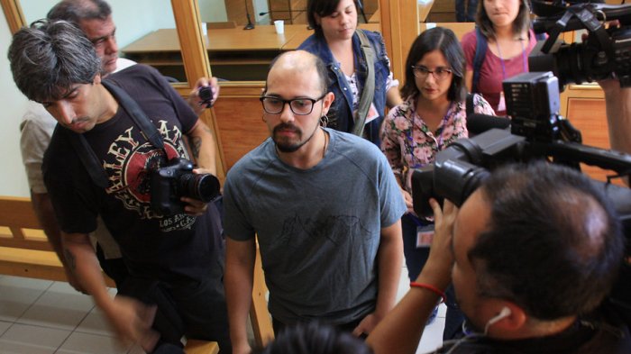 No va a la cárcel: Ex carabinero es sentenciado a pena remitida por ataque a Rodrigo Avilés