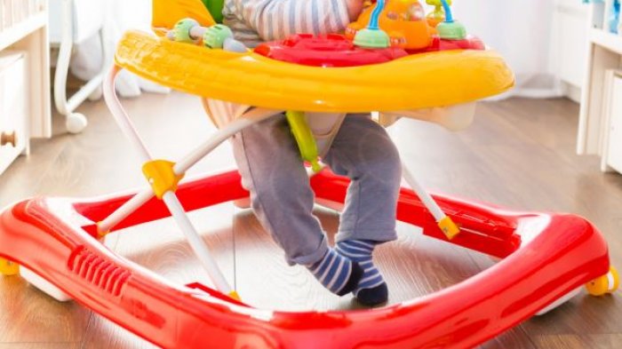 Bebé de 11 meses murió por golpearse en la cabeza tras caerse de un andador