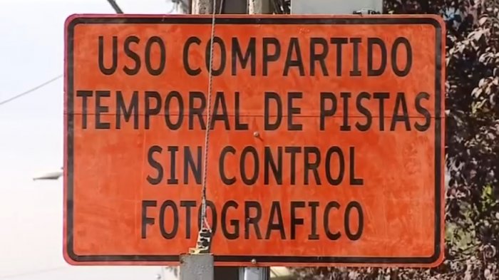 Polémicas multas en Las Condes: Arreglos obligan a automovilistas a pasar por vía para micros