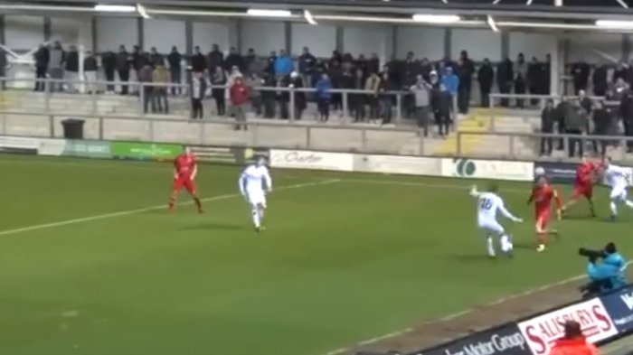 El viento fue el mejor asistidor en una jugada que terminó (insólitamente) en gol