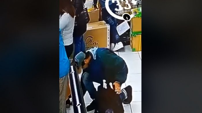 Lo están buscando: Acosador fingió abrocharse los zapatos para grabar bajo la falda a una mujer