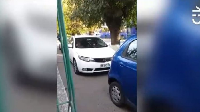Caos en Conchalí: Automovilistas se suben a las veredas para evitar el taco en plena hora punta