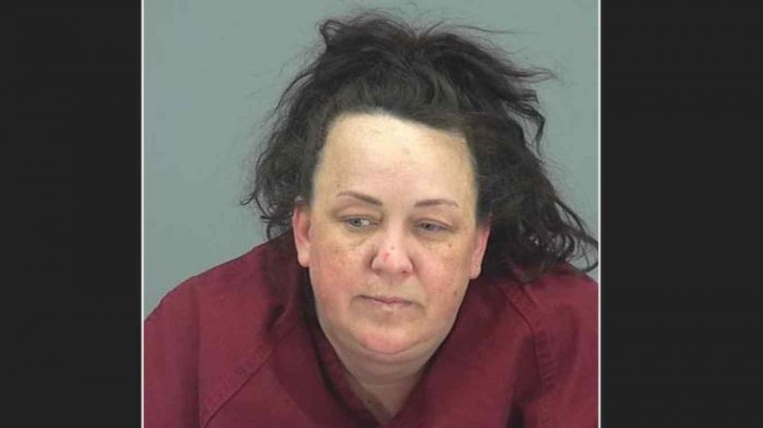 Arrestan a una youtuber acusada de torturar a sus hijos adoptados:  Los golpeaba y obligaba a tomar baños de hielo