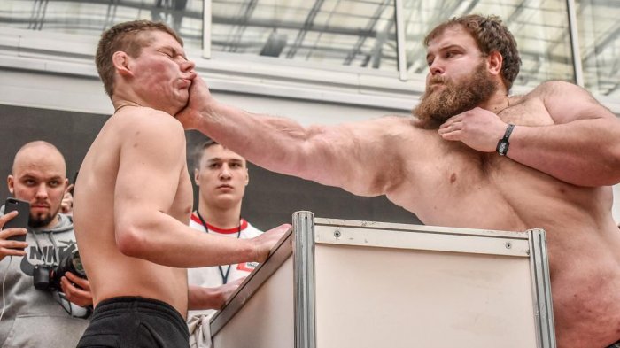 ¿Hay dolor o no hay dolor? El concurso de cachetadas que terminó con dos hombres noqueados