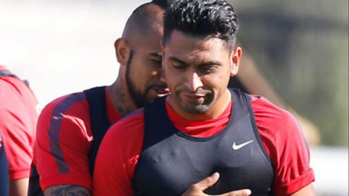 El cariñoso saludo del Rey Arturo a Gonzalo Jara por su regreso a La Roja