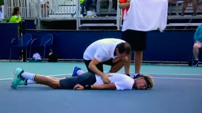 Tenista colapsó durante partido preocupando a todo el estadio