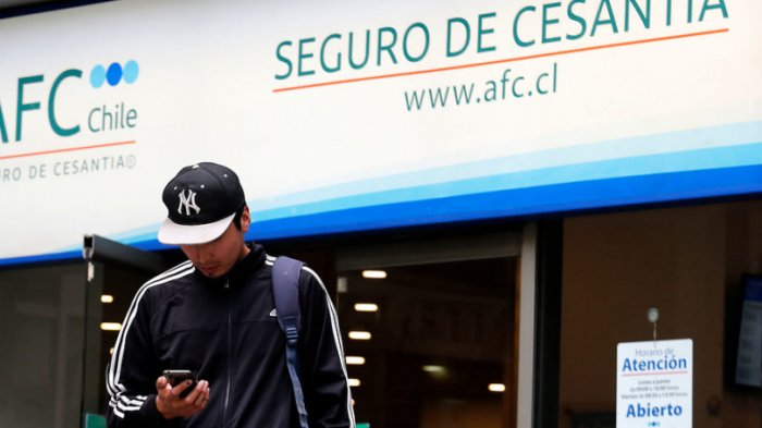 No es broma: Si te despiden por necesidades de la empresa, te podrían descontar plata del seguro de cesantía