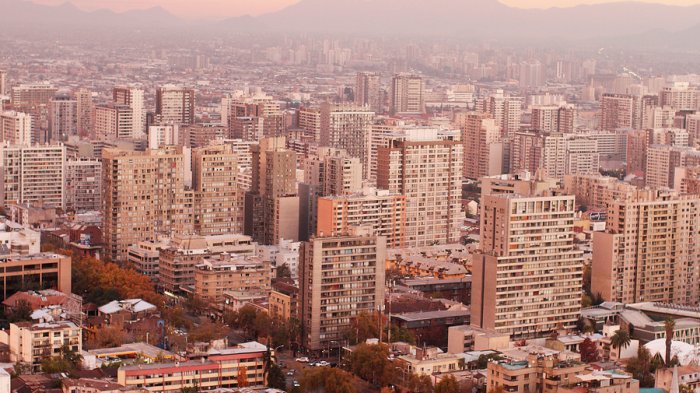 La mayoría son millennials y prefieren Las Condes: El perfil de los que compran departamentos en Chile