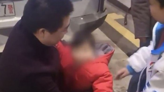 Hombre vendió a su hija por internet para pagar las deudas de una apuesta