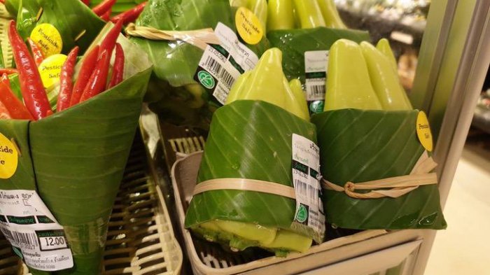 Ecológico y de buena apariencia: Supermercado reutiliza hojas de plátanos para envolver alimentos