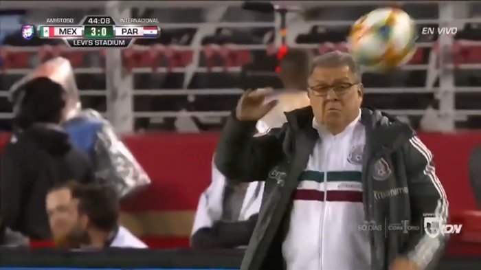 El Toto dejó sangrando al Tata con brutal pelotazo en la cara