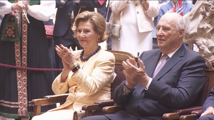 La historia de amor de los reyes de Noruega: La discriminaron por ser plebeya y él amenazó con renunciar al trono