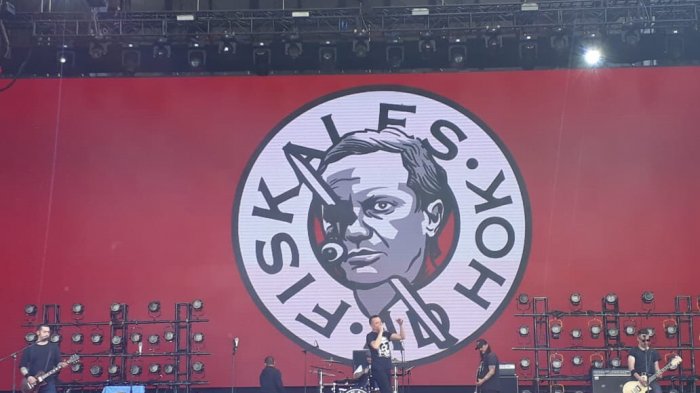 Las fotos usadas por los Fiskales Ad-Hok en Lollapalooza y que causaron el enojo de José Antonio Kast