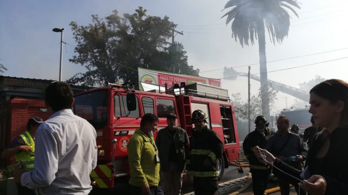 Incendio consume 40% de la estructura de la Municipalidad de El Bosque