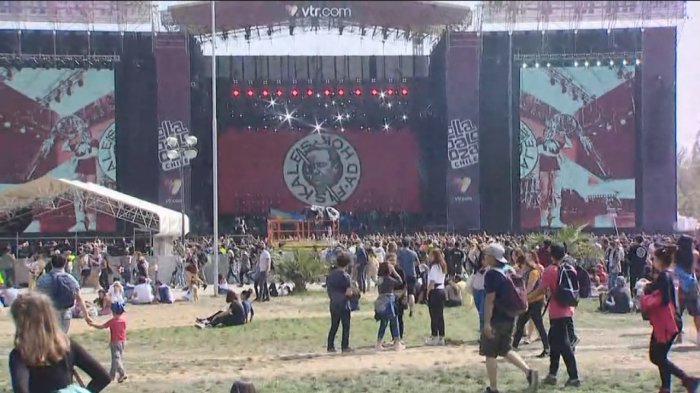 ¿Puede tener límites el arte? La discusión que avivaron las fotos de J.A.K. de los Fiskales Ad-Hok en Lollapalooza