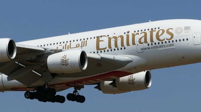 Aerolínea Emirates busca nuevos tripulantes en Chile: Ofrece contrato y sueldo de 1 millón 800 mil pesos