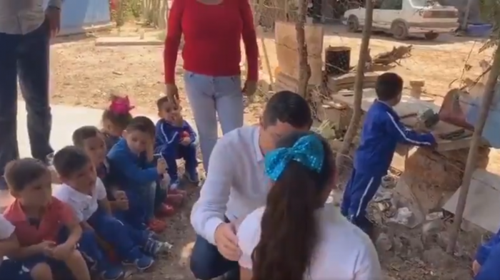 El polémico video en que alcalde mexicano humilla a niña y asegura que tiene 