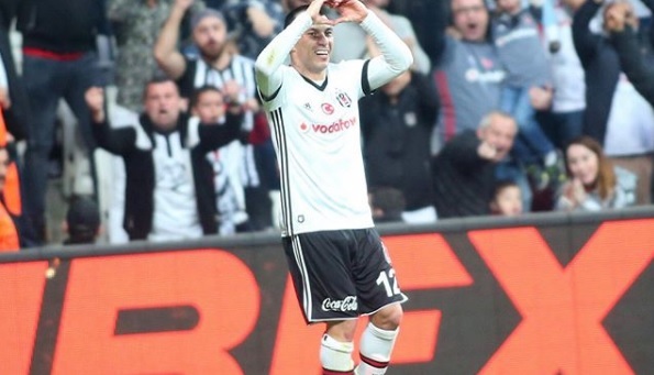 ¿Sir Gary? Aseguran que Medel tiene todo listo para volver a la Premier League