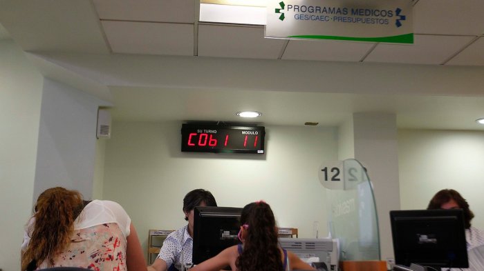 Para indignarse: Gobierno retrasó en 2 años norma para que isapres rebajen los planes a mujeres y recién nacidos