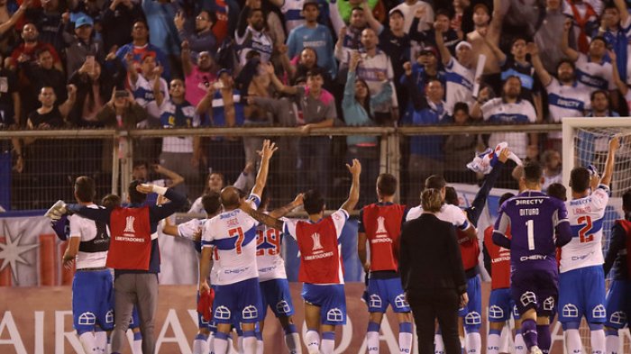 Anciana dejó todo en la tribuna alentando a la UC ante Gremio