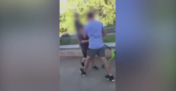 Captan a papá que golpeó y asfixió a niños de 12 años que le hicieron bullying a su hijo