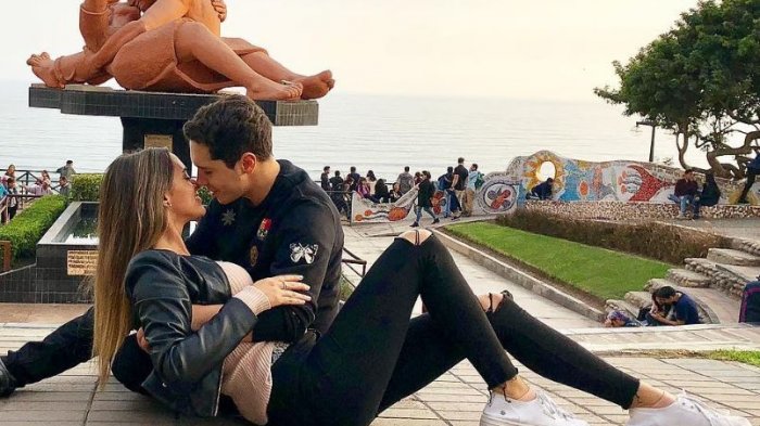 Pillín, pillín: Karol Lucero y su polola se sacaron una foto igualita a una que él tiene con Cata Vallejos