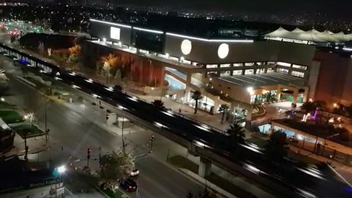 Delincuentes protagonizan balacera tras asaltar una tienda en Mall Florida Center