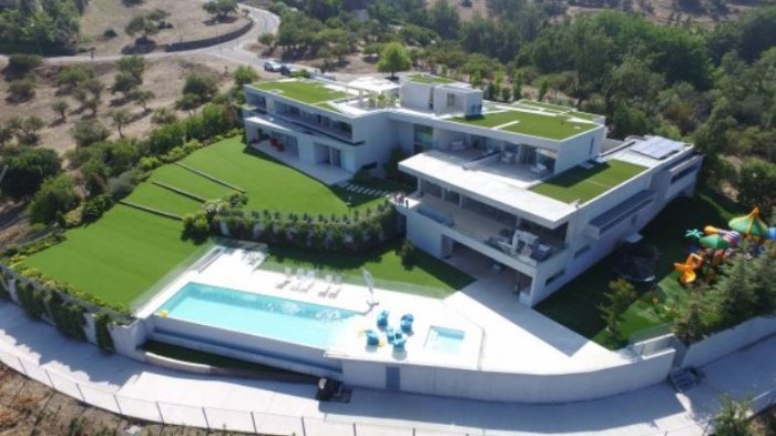 ¿Aparecerán compradores? Chino Ríos bajó el precio de su mansión en mil millones para poder venderla