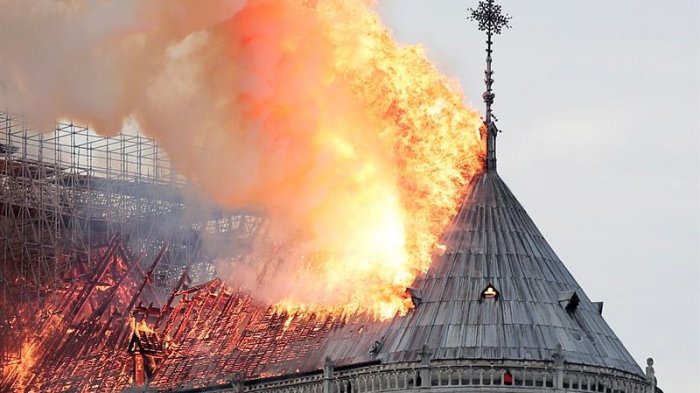 10 impactantes imágenes que muestran la magnitud del incendio en la catedral de Notre Dame