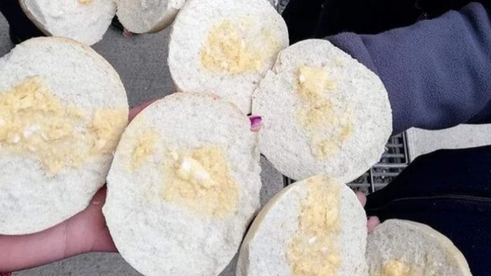 Junaeb explica por qué se repartió como colación un pan 