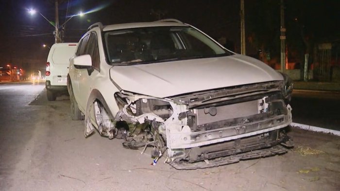 Joven chocó un auto robado y escapó a pie por 3 kilómetros: Dejó sola a mujer de 16 años que lo acompañaba