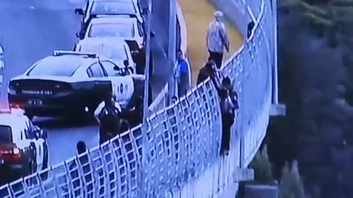 Un amigo en su camino: Carabinero logró rescatar a mujer que trató de lanzarse a viaducto en Puerto Montt