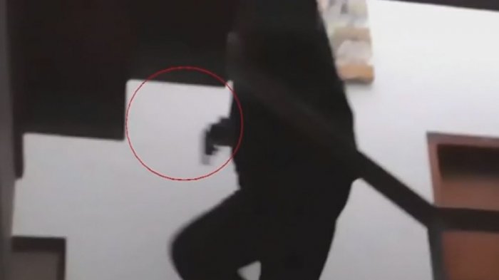 Video revela que Alan García portaba un arma cuando iba a ser detenido en su casa