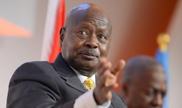 “La boca es para comer”: Presidente de Uganda quiere prohibir el sexo oral y asegura que atenta contra la moral