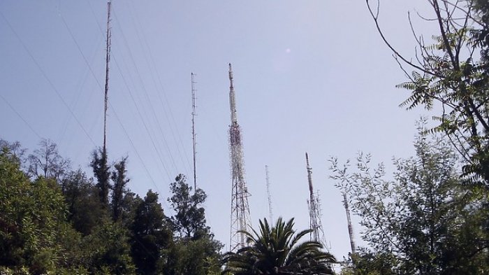 Niño de 6 años que trepó antena de 20 metros en San Felipe estuvo 2 horas atrapado