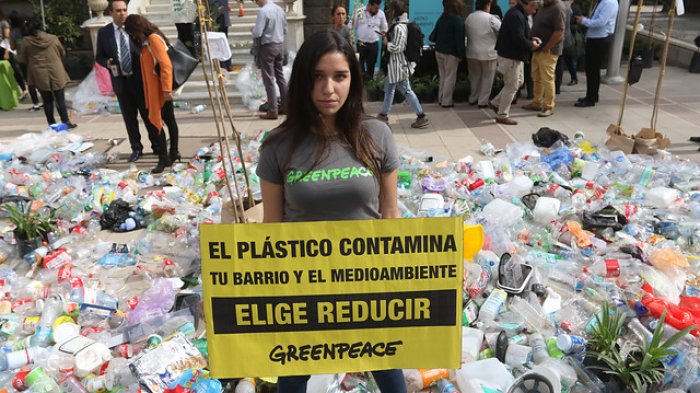 No más cubiertos y platos de plásticos: Providencia busca terminar con productos de un solo uso